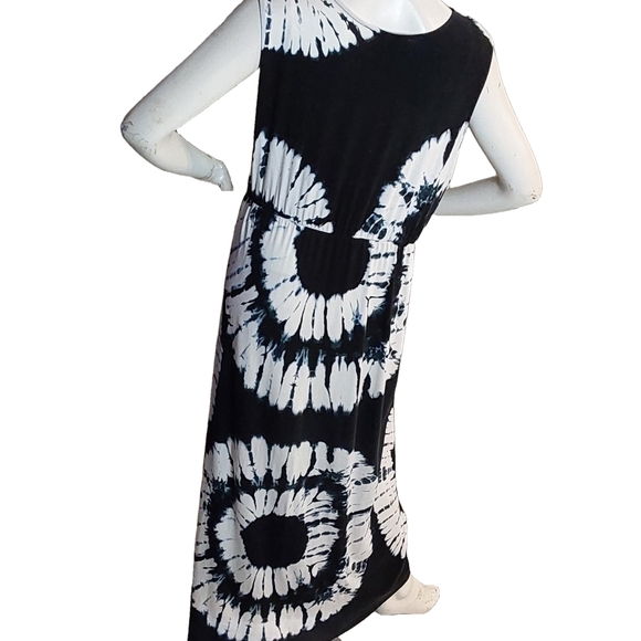Black and White Tie-Dye Maxi Dress - Picture 3 of 7
